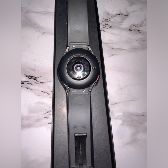 GALAXY WATCH 5 PRO BLUETOOTH|WIFI| GPS 45MM FACE, 20MM STANDARD STRAP M/L. - Picture 5 of 9